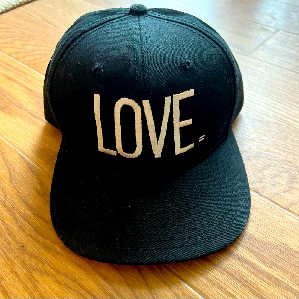 LOVE black baseball cap Otto brand